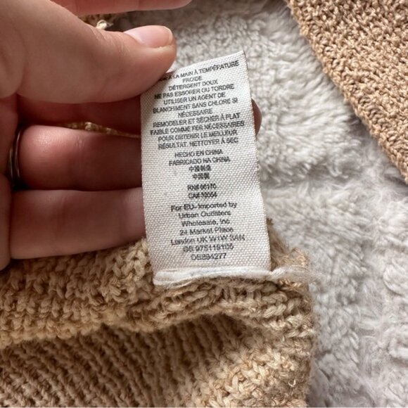 Free People | "Camel" Women's High Low V-Neck Cropped Sweater | Size Small - Picture 9 of 12